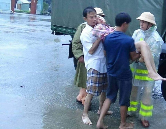 kịp thời cứu nạn nhân ngộ độc thực phẩm, ngạt khí ga ở Quảng Nam - ảnh 1