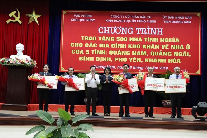 Phó chủ tịch nước thăm hỏi gia đình dân quân tử nạn trong mưa lũ ở Quảng Nam - ảnh 2