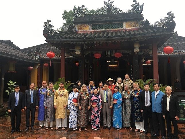 Quảng Nam chào đón 15 du khách nước ngoài xông đất phố cổ Hội An - ảnh 4