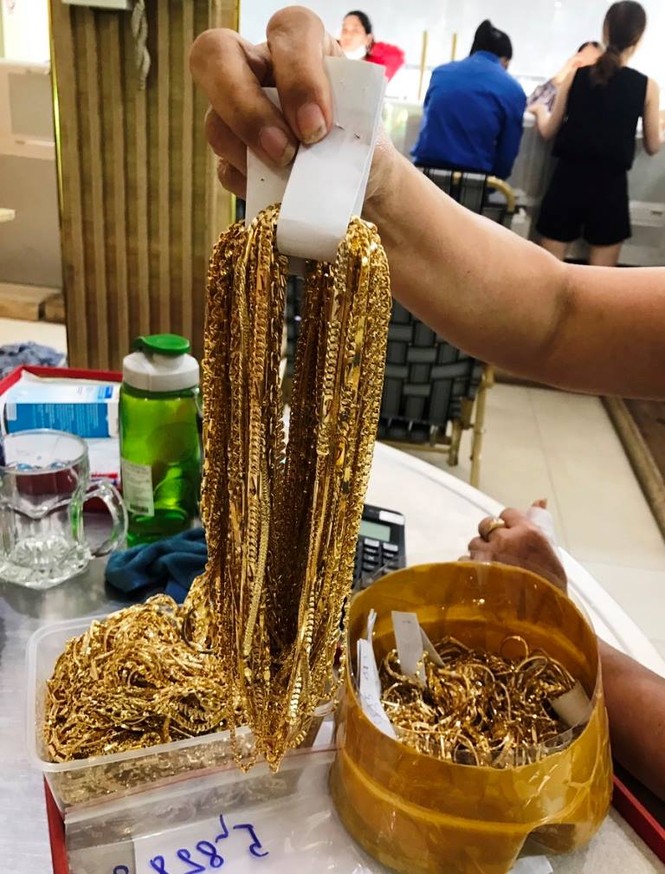 làm rõ nguồn gốc 230 lượng vàng của 2 thanh niên khai nhặt được - ảnh 1