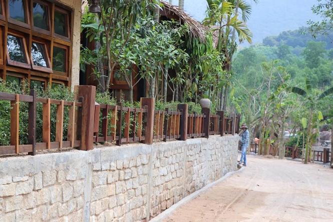 buộc tháo dỡ khu nghỉ dưỡng không phép trong rừng phòng hộ - ảnh 1