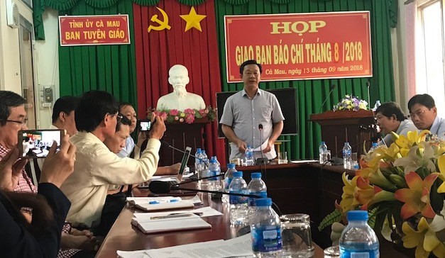 Tin mới về vụ lùm xùm cán bộ Cà Mau đi hội chợ nước ngoài - ảnh 1