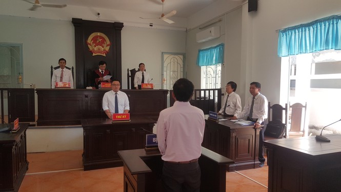 Tiến sĩ lừa tình hàng loạt phụ nữ, có nhiều con rơi được giảm án - ảnh 1