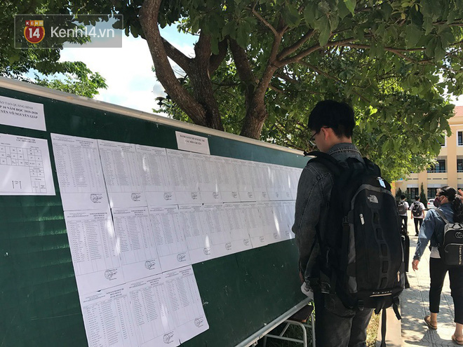 6400 học sinh Quảng Bình đội nắng 36 độ thi lại môn Văn là 'quá vô lý' - ảnh 1