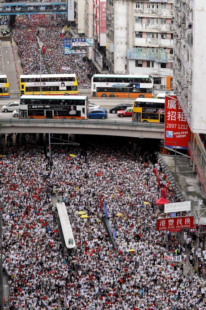 Toàn cảnh cuộc biểu tình lớn nhất ở Hong Kong trong 15 năm qua - ảnh 1