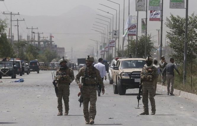Nổ bom rung chuyển thủ đô Afghanistan, hơn 120 người thương vong - ảnh 3