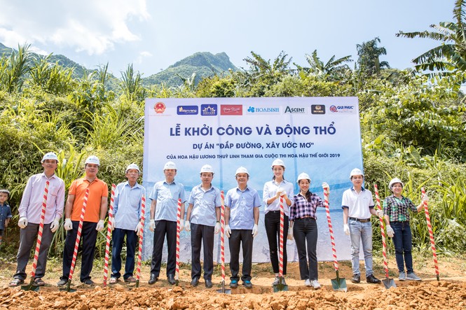 Hoa hậu Lương Thuỳ Linh mang 700 tấn vật liệu làm đường lên núi - ảnh 1