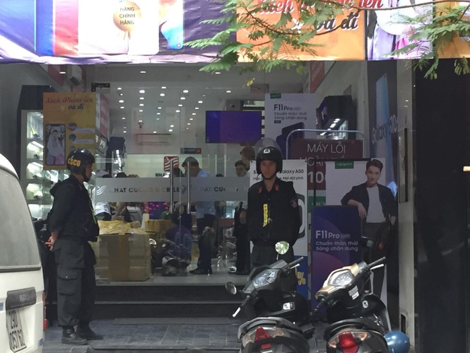 Cận cảnh khám xét chuỗi cửa hàng Nhật Cường mobile - ảnh 2