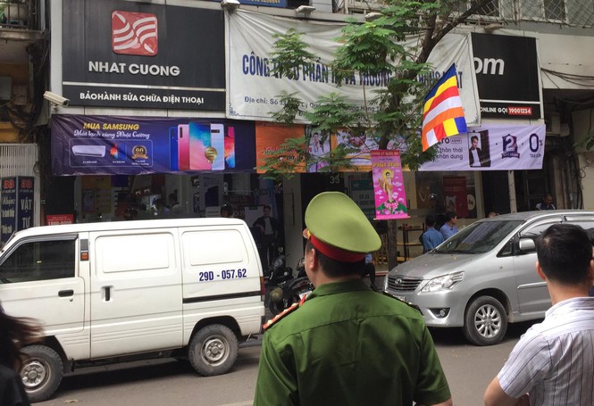 Cận cảnh khám xét chuỗi cửa hàng Nhật Cường mobile - ảnh 1