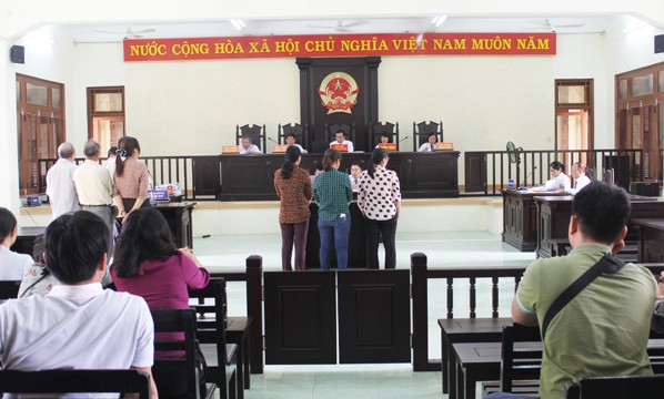 Vắng bị cáo và hơn 1.200 người liên quan, tòa vẫn xử - ảnh 2