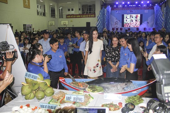 Hoa hậu Việt Nam 2018 đồng hành cùng tuổi trẻ Bình Định - ảnh 4