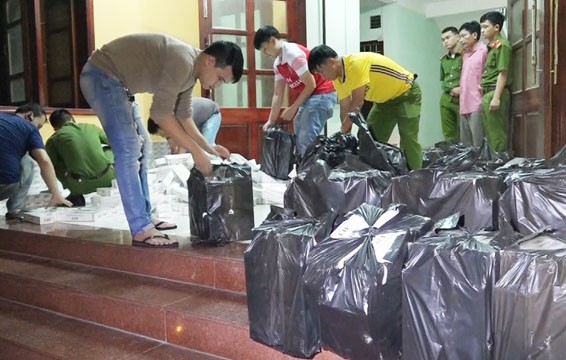 Bắt vụ thuốc lá lậu lớn nhất từ trước đến nay tại Bình Định - ảnh 1