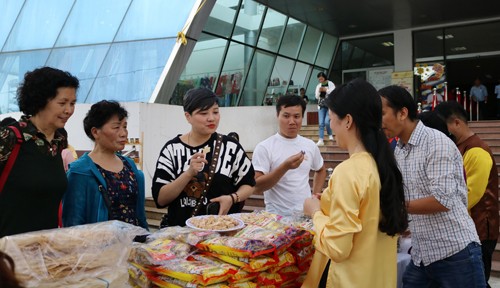 Phiên chợ ngày Tết trong thành Điện Hải - ảnh 3