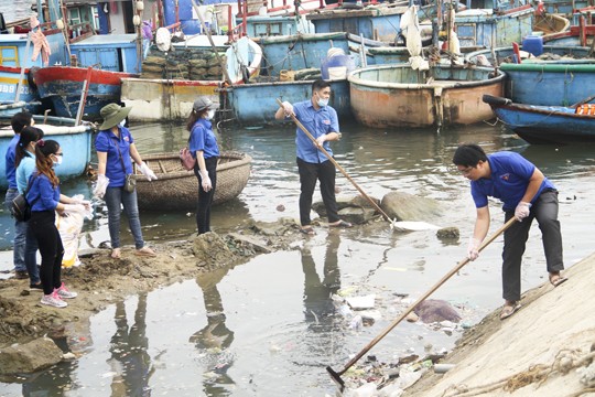 5.000 bạn trẻ Bình Định ra quân “Ngày thứ Bảy tình nguyện” - ảnh 2