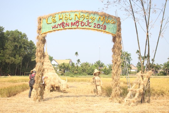 Sôi động tuổi thơ với lễ hội ngày mùa trên đồng ruộng - ảnh 1