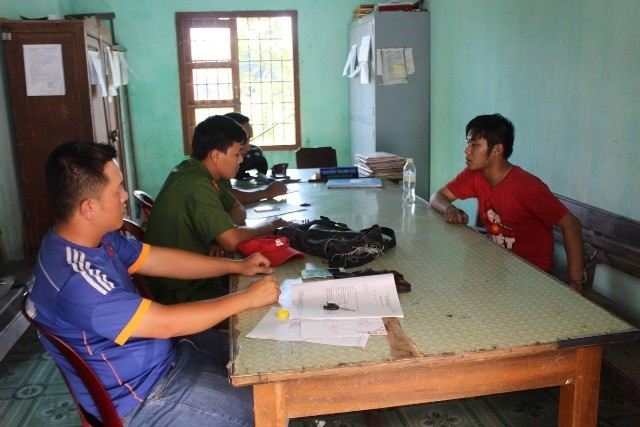Phú Yên: Dân ùa ra đồng truy bắt đối tượng cướp tiệm vàng - ảnh 1