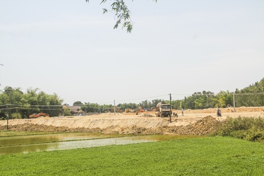 Vụ doanh nghiệp đào núi trái phép: Một người tử vong khi chặn xe chở đất - ảnh 1