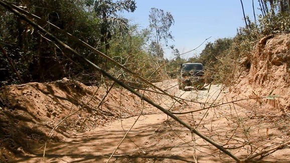 Vụ doanh nghiệp đào núi trái phép: Một người tử vong khi chặn xe chở đất - ảnh 3
