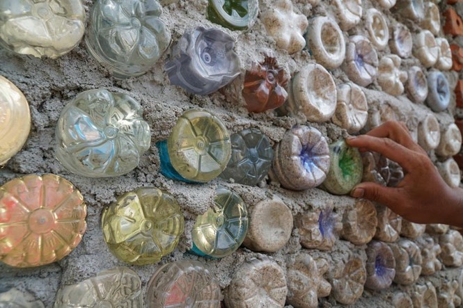 Cận cảnh ngôi nhà toàn bằng chai nhựa trên đảo Bé Lý Sơn - ảnh 4