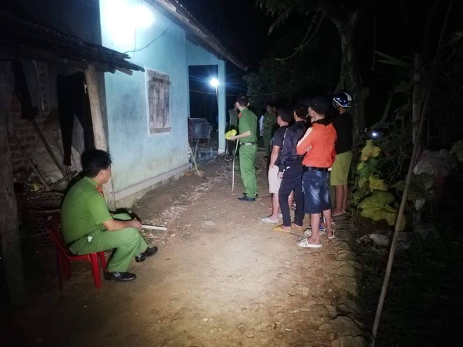 Con tâm thần giết mẹ vì “trong đầu luôn có người thì thầm bảo phải giết cha mẹ” - ảnh 1