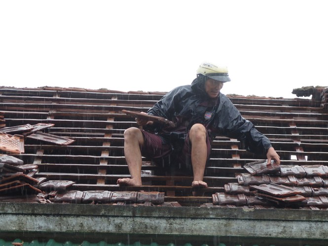 Quảng Ngãi: Lốc xoáy sau bão quật tung mái hơn 400 ngôi nhà ở Mộ Đức - ảnh 4