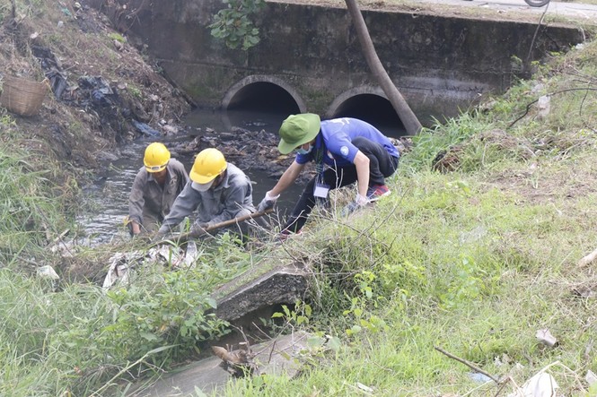 500 chiến sĩ tình nguyện hồi sinh con kênh 'chết' ở xã Hóc Môn - ảnh 2