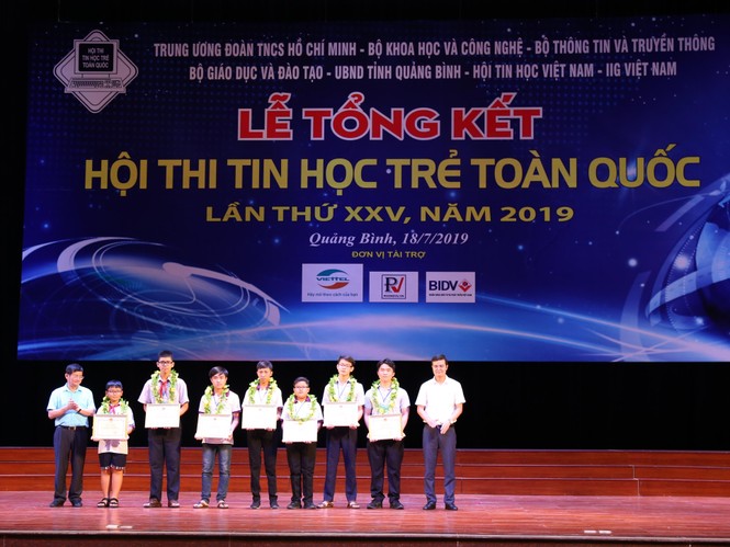 Trao 7 giải Nhất Hội thi Tin học trẻ toàn quốc lần thứ 25 - ảnh 2