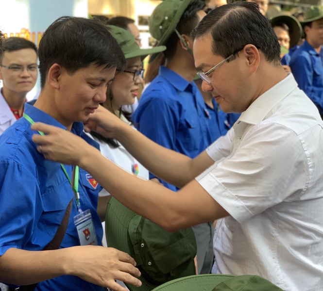 Khám bệnh, phát thuốc miễn phí cho 1.000 người dân nước bạn Lào - ảnh 2