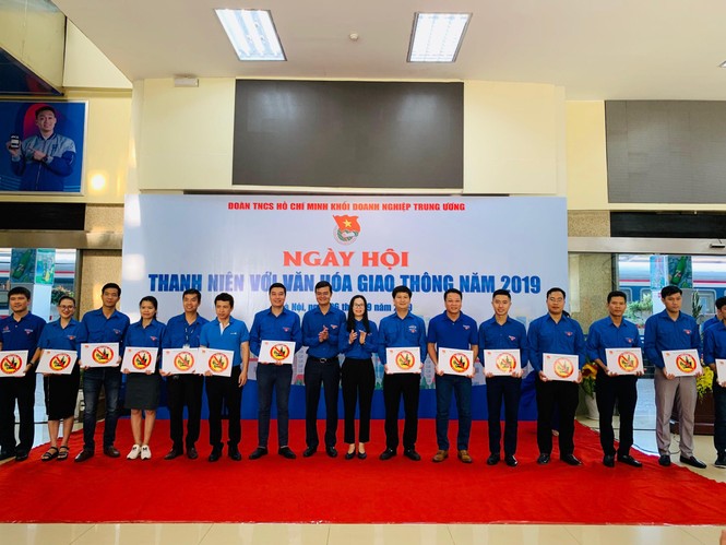Khởi hành đoàn tàu Bắc Nam tuyên truyền về an toàn giao thông - ảnh 1