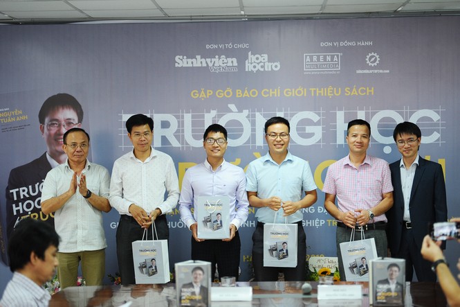 Giải đáp mọi thắc mắc về hướng nghiệp từ sách 'Trường học hay trường đời' - ảnh 3