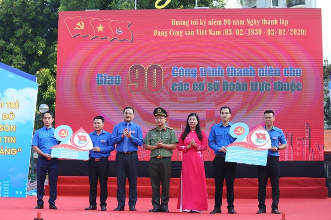 Ngọn lửa thiêng ‘Tôi yêu Hà Nội’ từ tượng đài cảm tử quân - ảnh 4