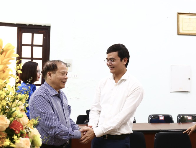 T.Ư Đoàn thăm, chúc mừng GS.TS Trần Văn Phòng - ảnh 1
