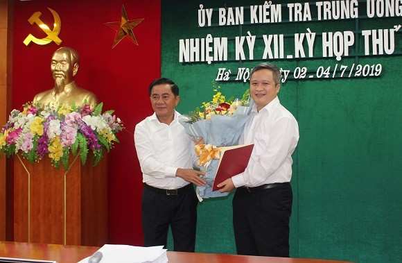 Những nhân sự mới được Bộ Chính trị, Ban Bí thư điều động, luân chuyển - ảnh 2