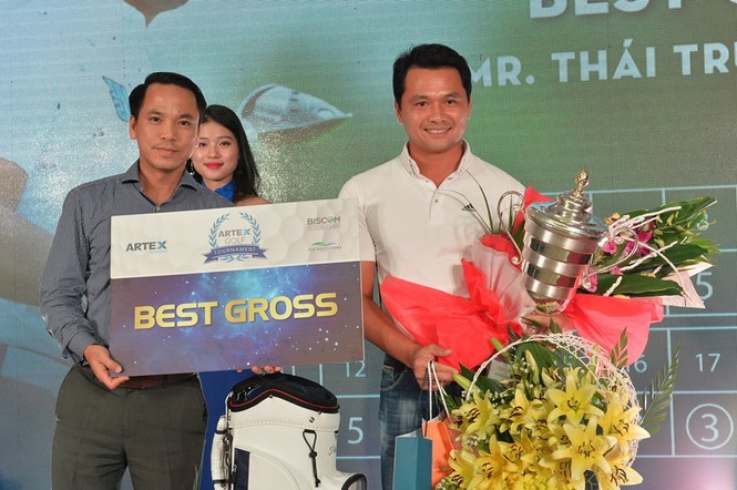 Golfer lập “cú đúp” vô địch trên sân FLC Samson Golf Links - ảnh 1