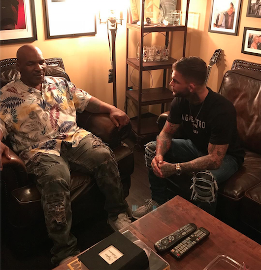 Mike Tyson làm 'quân sư' cho nhà vô địch UFC trước đại chiến - ảnh 1