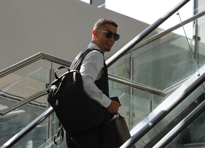 Bị đá văng khỏi World Cup, Ronaldo chẳng quá buồn khi hồi hương - ảnh 3