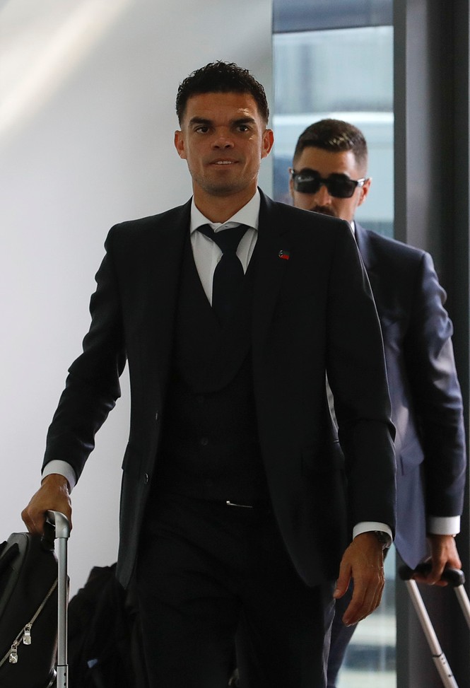 Bị đá văng khỏi World Cup, Ronaldo chẳng quá buồn khi hồi hương - ảnh 5