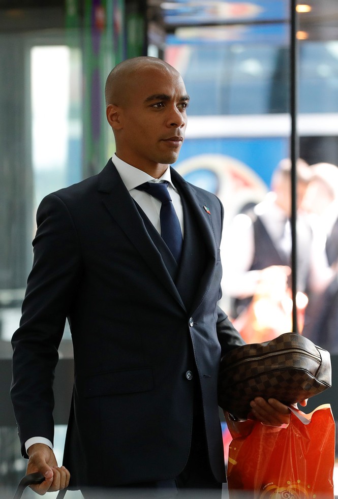 Bị đá văng khỏi World Cup, Ronaldo chẳng quá buồn khi hồi hương - ảnh 6
