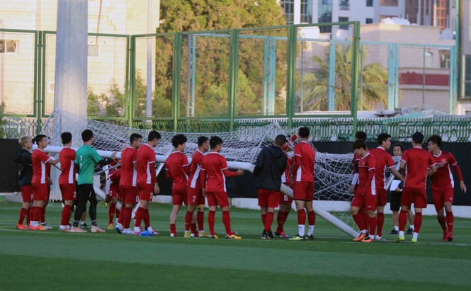 Tuyển Việt Nam nhận lì xì đầu năm tại UAE - ảnh 3
