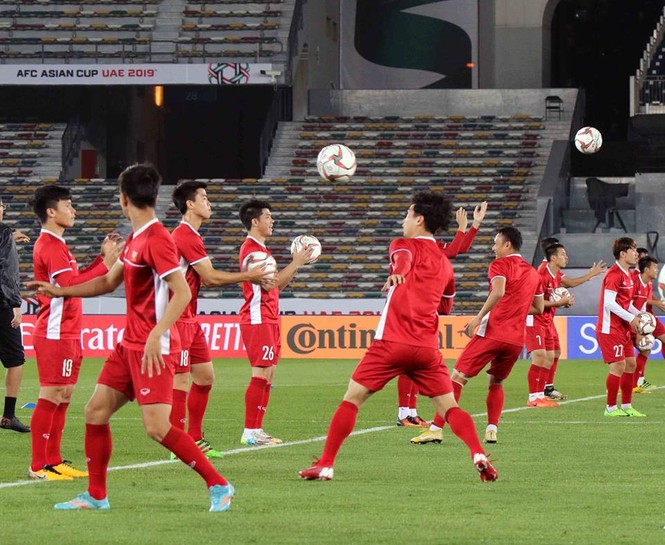 Tuyển thủ Việt Nam bị loại khỏi Asian Cup vẫn tập luyện hăng say - ảnh 11
