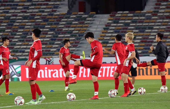 Tuyển thủ Việt Nam bị loại khỏi Asian Cup vẫn tập luyện hăng say - ảnh 1