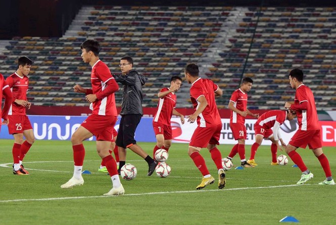 Tuyển thủ Việt Nam bị loại khỏi Asian Cup vẫn tập luyện hăng say - ảnh 2