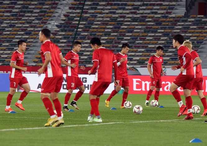 Tuyển thủ Việt Nam bị loại khỏi Asian Cup vẫn tập luyện hăng say - ảnh 4