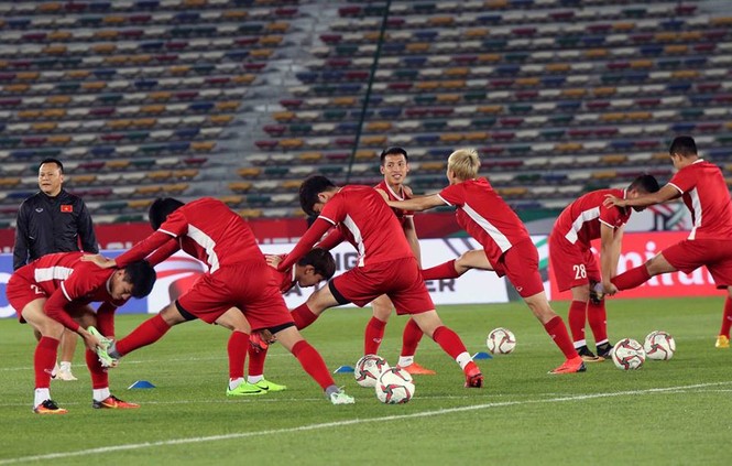 Tuyển thủ Việt Nam bị loại khỏi Asian Cup vẫn tập luyện hăng say - ảnh 5