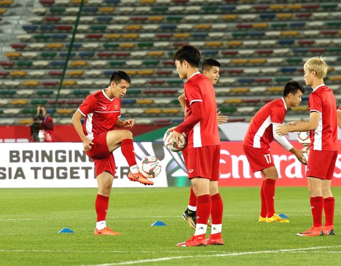 Tuyển thủ Việt Nam bị loại khỏi Asian Cup vẫn tập luyện hăng say - ảnh 7