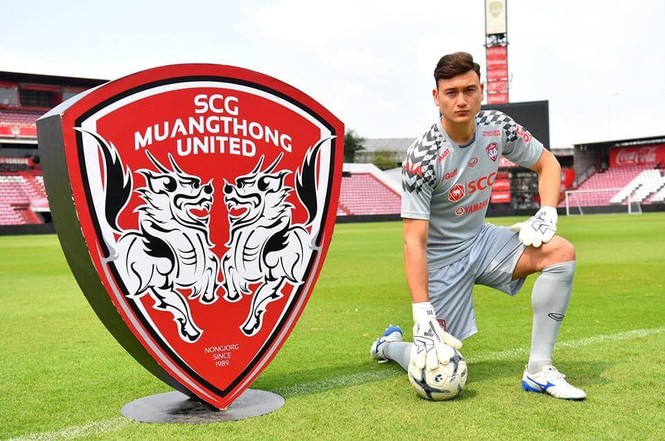 ẢNH: Văn Lâm tập buổi đầu tiên tại Muangthong United - ảnh 1