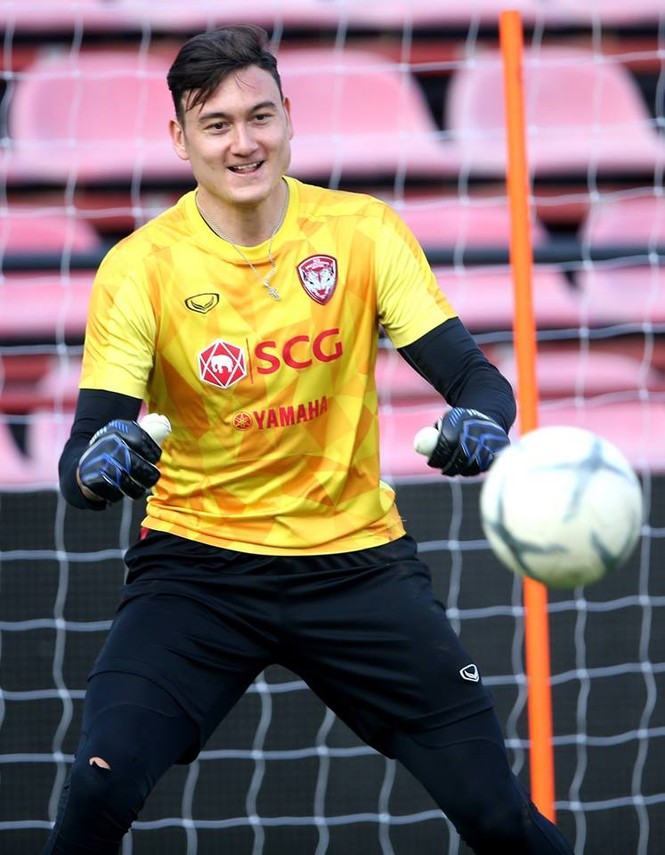 ẢNH: Văn Lâm tập buổi đầu tiên tại Muangthong United - ảnh 7