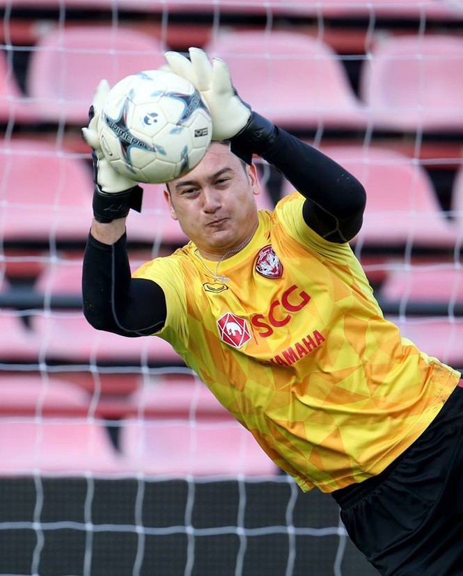ẢNH: Văn Lâm tập buổi đầu tiên tại Muangthong United - ảnh 8