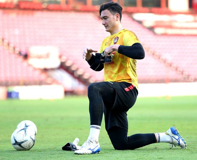 ẢNH: Văn Lâm tập buổi đầu tiên tại Muangthong United - ảnh 10