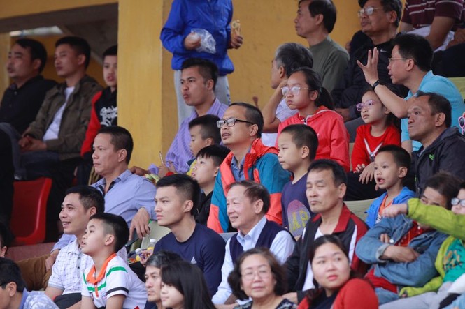 CĐV phủ kín khán đài Hàng Đẫy, tiếp lửa cho Siêu Cup Quốc gia - ảnh 1
